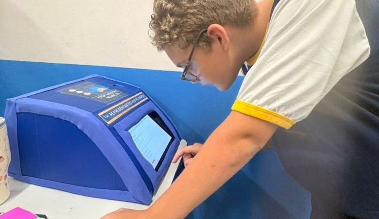 Escola promove reflexão sobre cidadania durante de eleição de representantes
