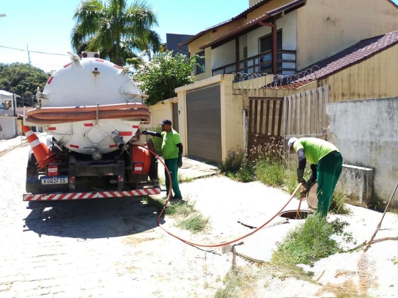 Rio das Ostras intensifica ações de limpeza do sistema de drenagem