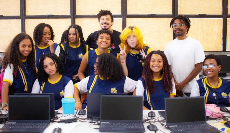 Projeto Bastidores capacita alunos da rede para o mercado da arte em Rio das Ostras