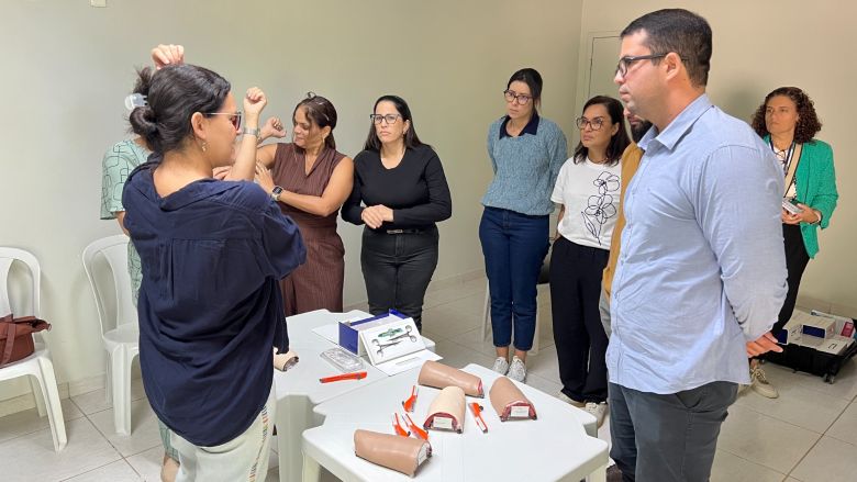 Rio das Ostras qualifica profissionais de saúde para implante de contraceptivo