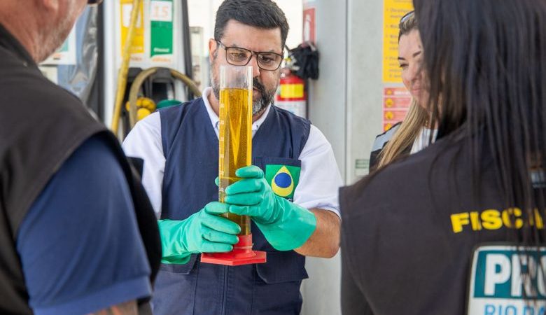 Operação conjunta fiscaliza postos de combustíveis em Rio das Ostras