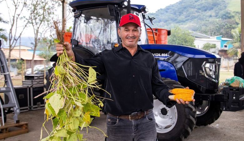 Rio das Ostras recebe novos equipamentos agrícolas