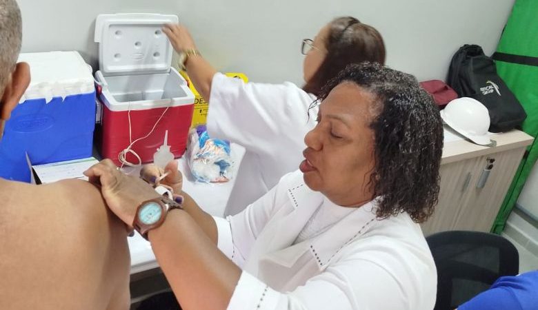 Empresas estabelecidas em Rio das Ostras recebem equipe de vacinação contra Influenza