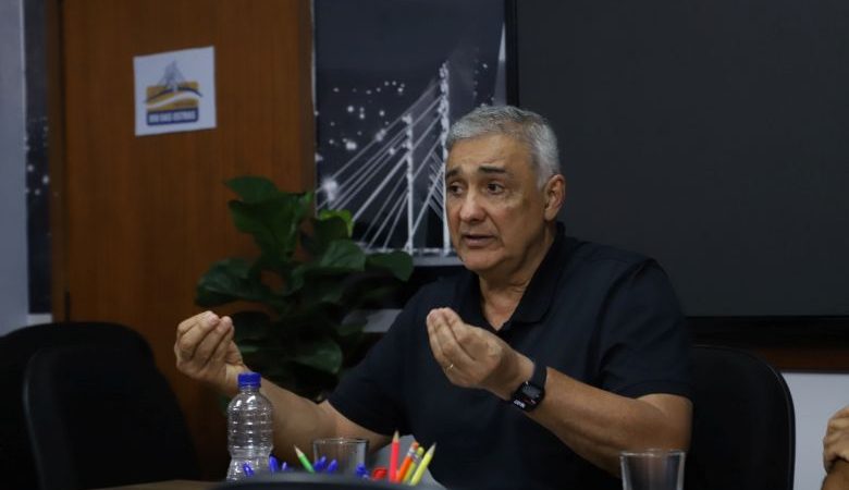 Prefeito Carlos Augusto Balthazar recebe permissionários do Shopping de Rua