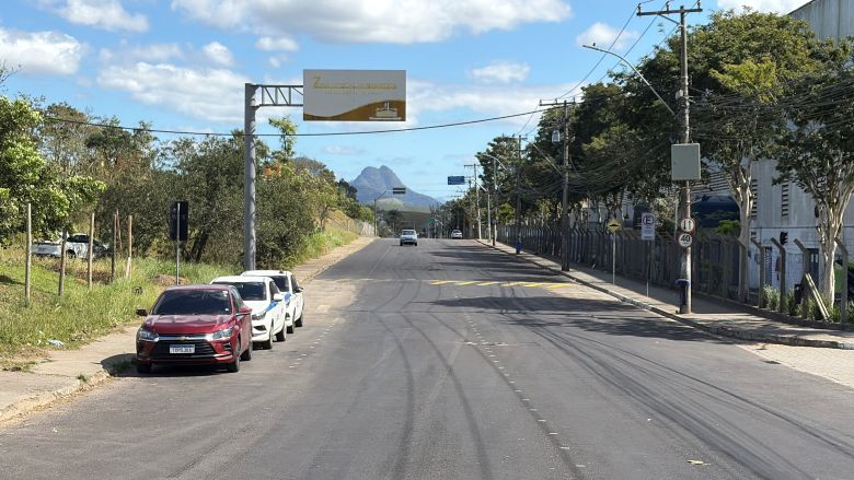 Rio das Ostras reforça manutenção da sinalização viária em diferentes regiões da Cidade