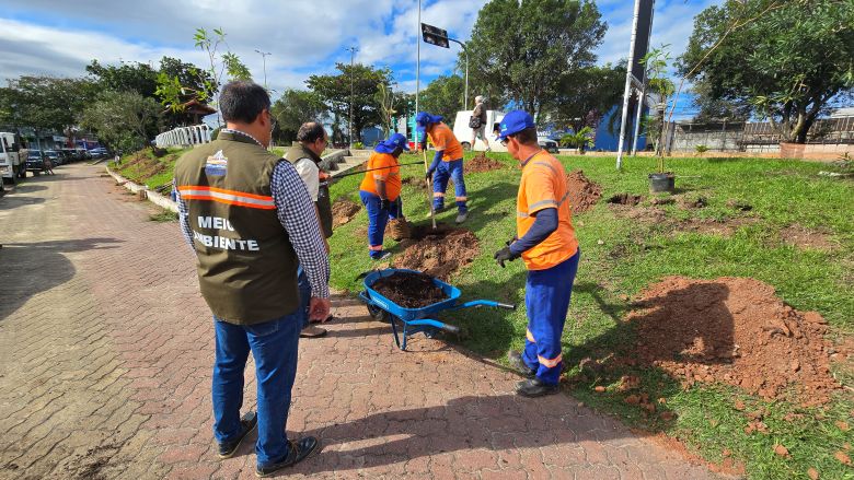Rio das Ostras inicia revitalização dos jardins com plantio de mais de 200 mil mudas