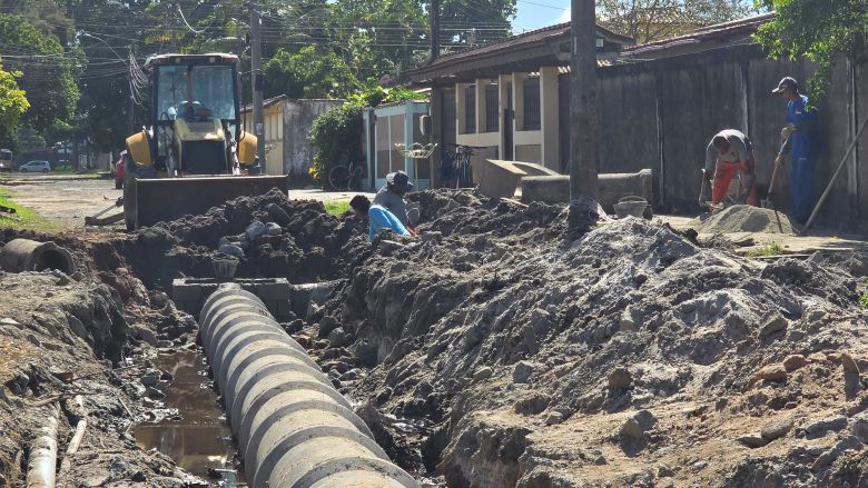 Rio das Ostras intensifica serviços de infraestrutura em diferentes localidades