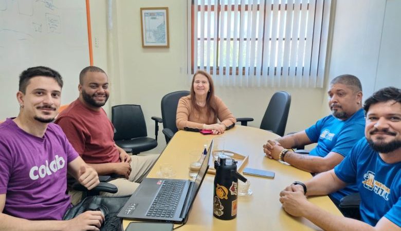 Pesquisador da Universidade de Oxford visita Rio das Ostras para conhecer iniciativas de Governo Digital