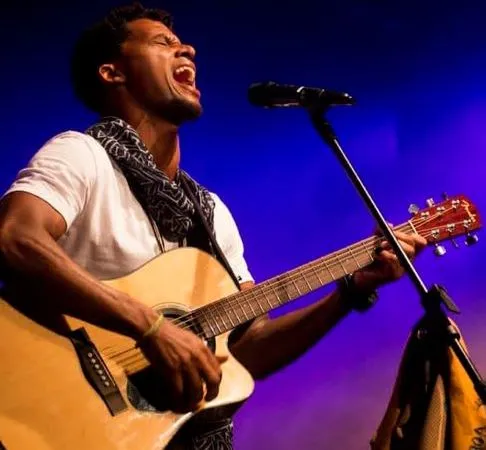 Daniel Floripan apresenta novo projeto musical em Rio das Ostras