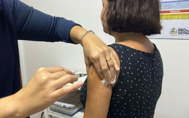 Rio das Ostras recebe novas doses e vacina população a partir de 12 anos contra Covid