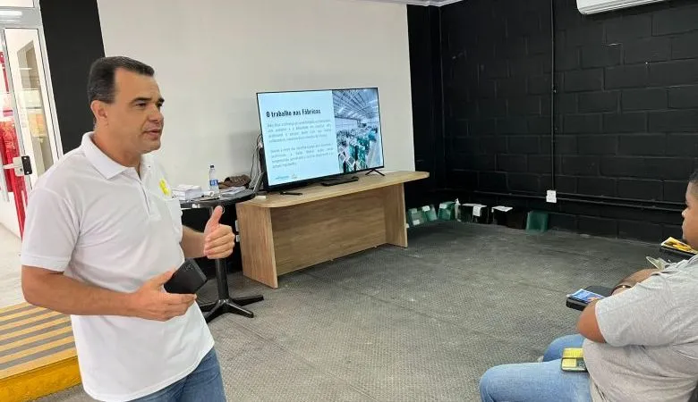 Prefeitura participa de ação do Setembro Amarelo em empresa da Cidade