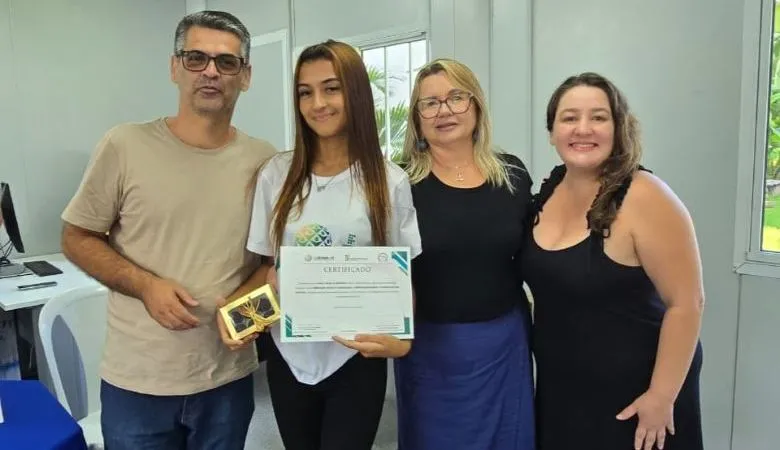Rio das Ostras celebra primeira turma de curso profissionalizante para EJA
