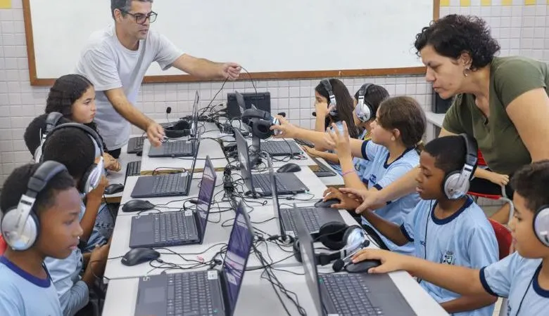 Rio das Ostras implementa Referencial Curricular da Computação no Ensino