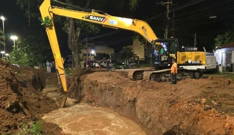 SAAE trabalha sem interrupção na limpeza de canais e sistema de drenagem